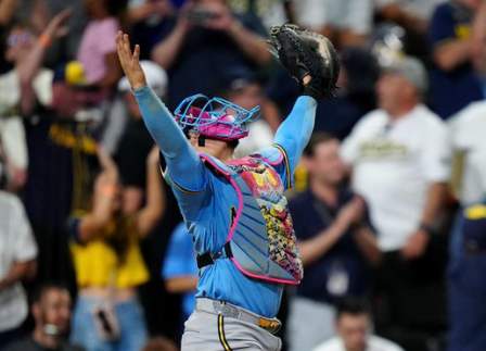 Brewers Beat Athletics in 11 Innings