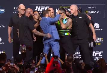 McGregor took off Holloway's glasses