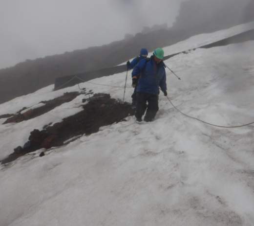 Father Leaves 7 Year Old Son Alone on Mount Fuji During Climb