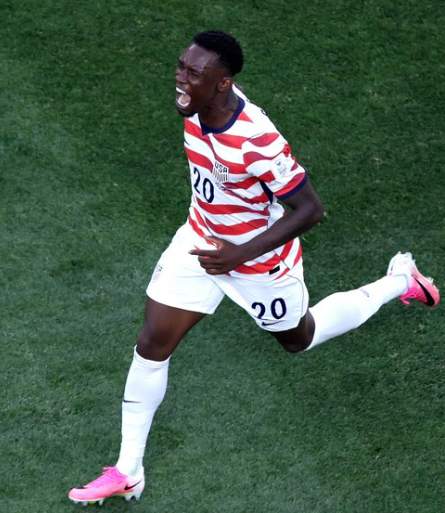 Folarin Balogun celebrates