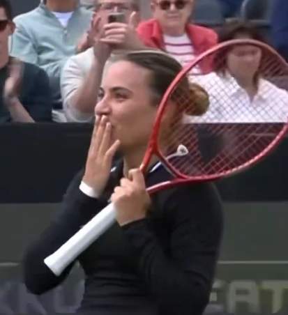 Gabriela Ruse celebrating the win