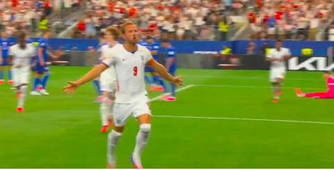 Harry Kane celebrates the goal against Croatia