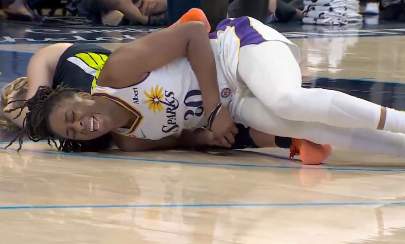 Paige Bueckers and Nneka Ogwumike Collide