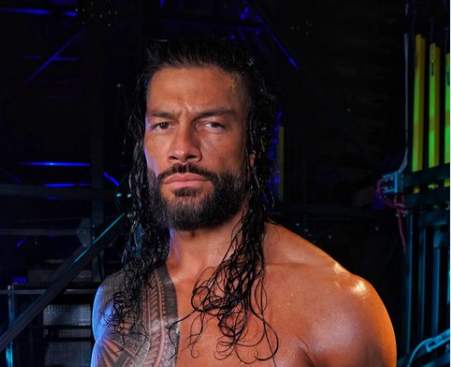 Roman Reigns Returns to Raw, Handles Bloodline Matters