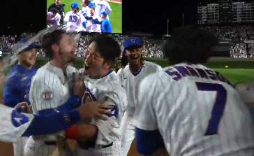 Seiya Suzuki and the team celebrating the win